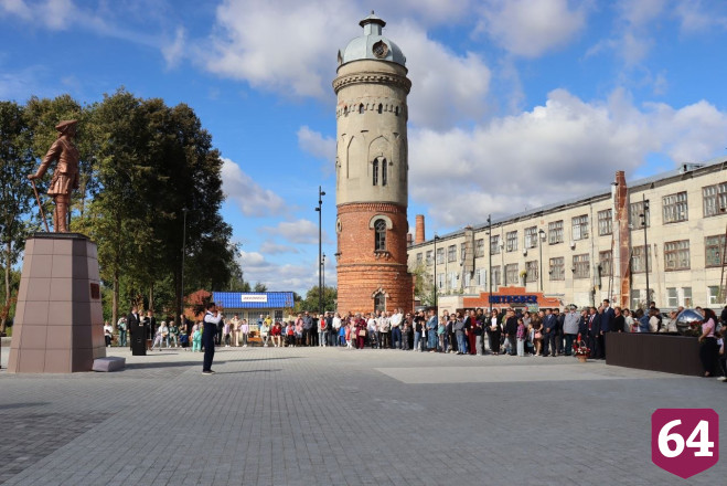 В День города гостей саратовского райцентра встречали Петр Первый и Екатерина Вторая